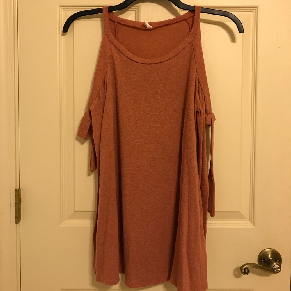 Cold shoulder top